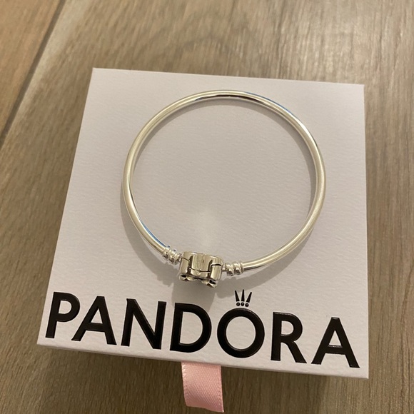 Butterfly bangle - Picture 4 of 4